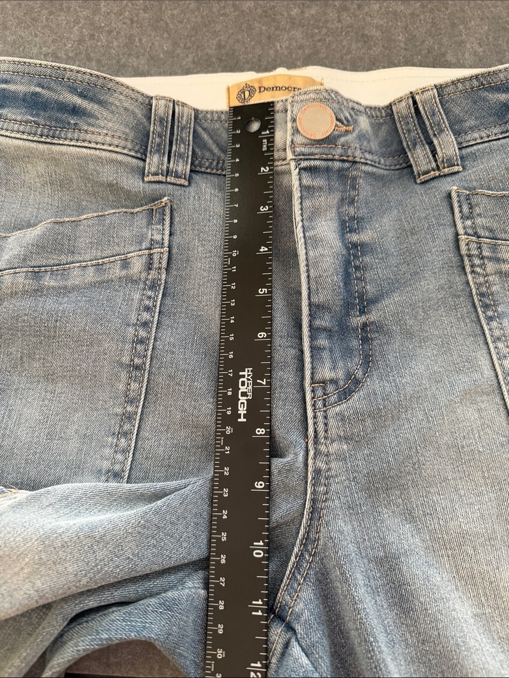 Democracy “Ab” technology cuffed with side pockets Jeans Light Wash size 12 - Picture 8 of 9
